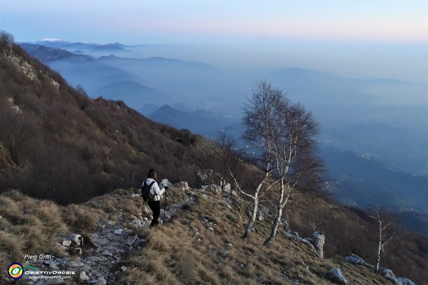 88 Scendiamo dal sentiero-variante di dx...con tratti ripidi.JPG